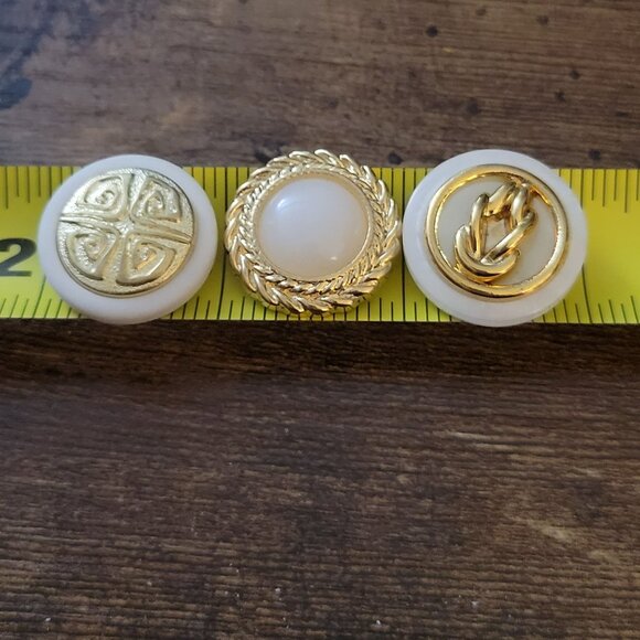 Button Assortment Gold White Mix Plastic Shank and Sew Through Mixed Lot of 26 - Picture 10 of 10